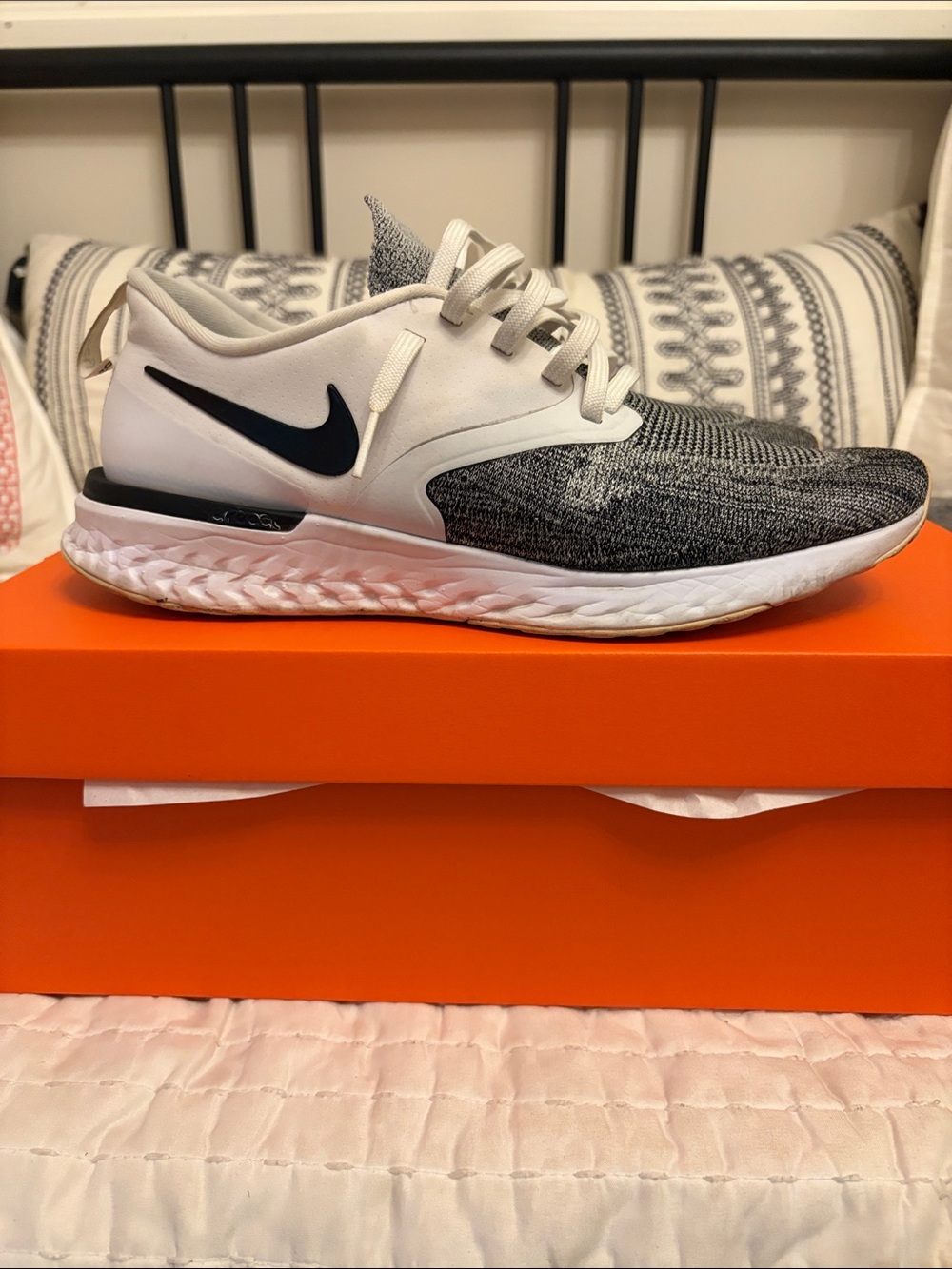Men’s Nike Odyssey Epic React Running Shoes 10.5 White/Black